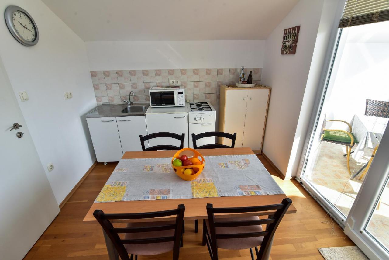 Nena Apartment Sukošan Екстериор снимка