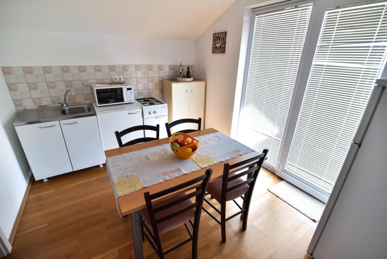 Nena Apartment Sukošan Екстериор снимка