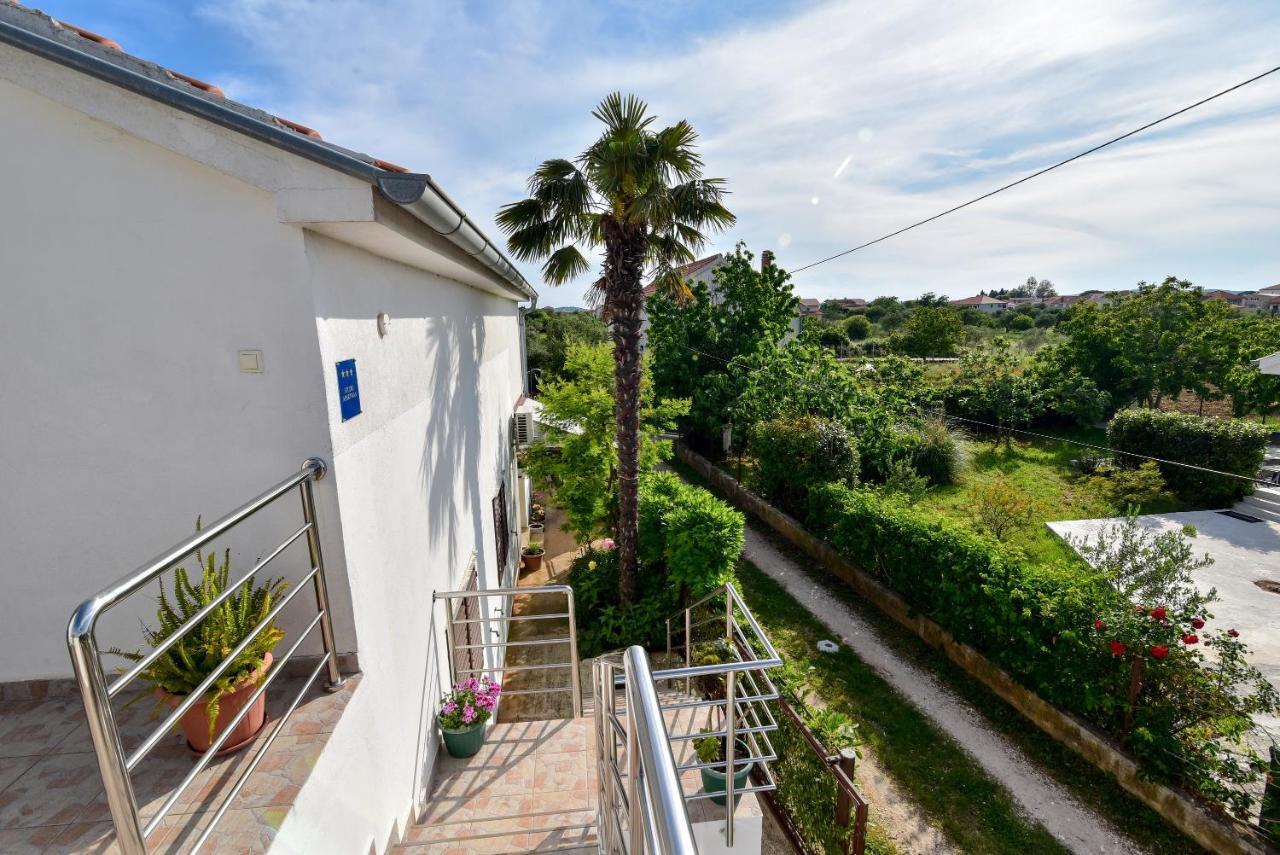 Nena Apartment Sukošan Екстериор снимка