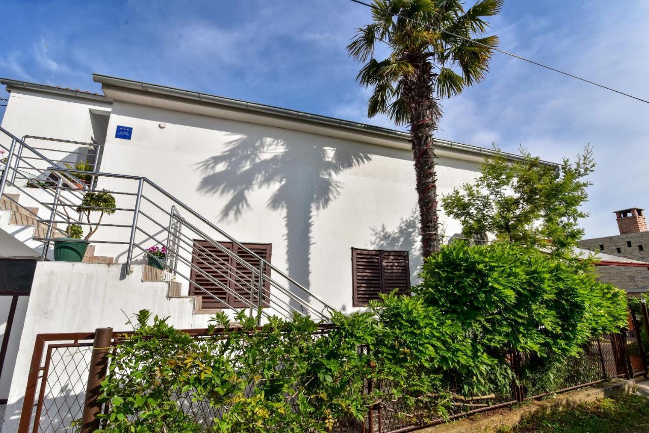 Nena Apartment Sukošan Екстериор снимка