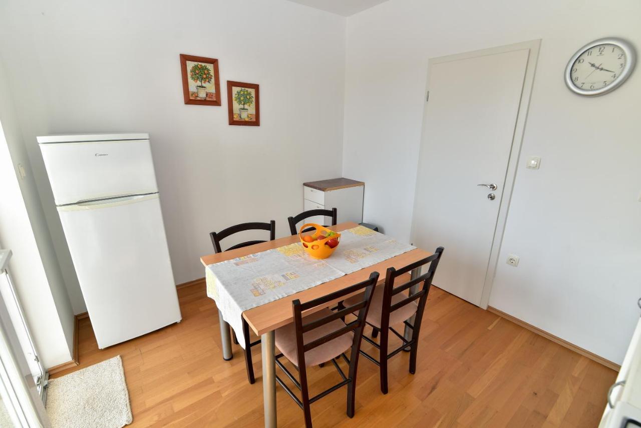 Nena Apartment Sukošan Екстериор снимка