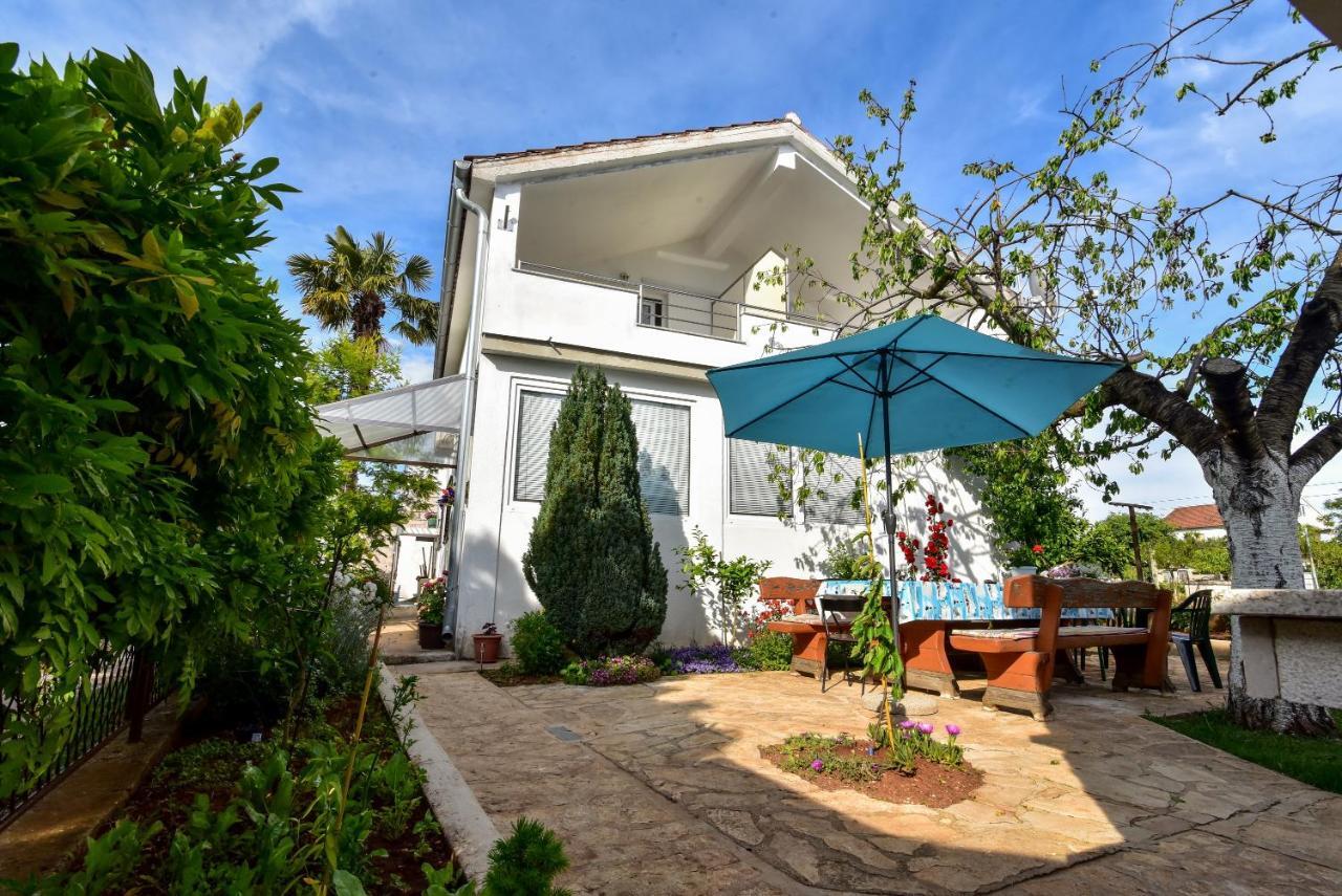 Nena Apartment Sukošan Екстериор снимка