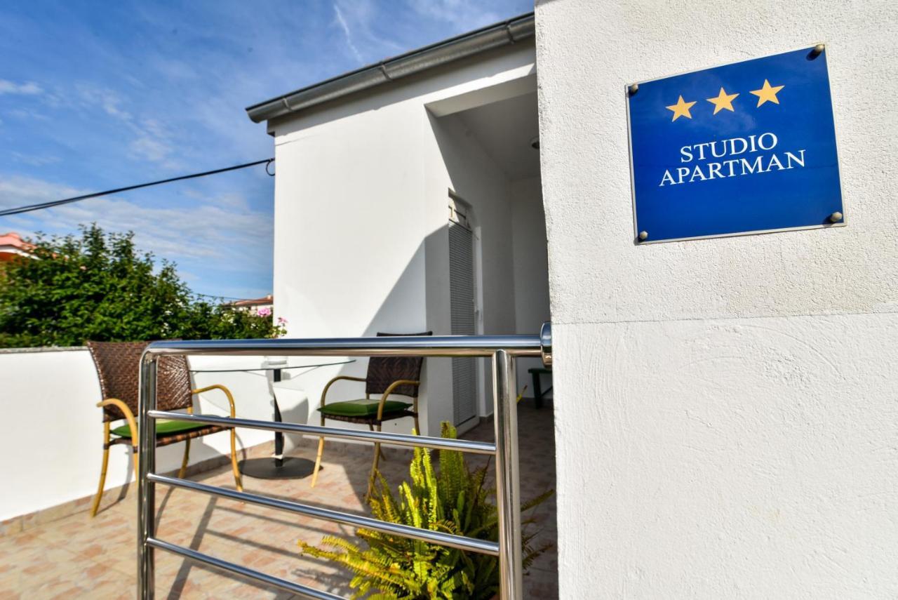 Nena Apartment Sukošan Екстериор снимка