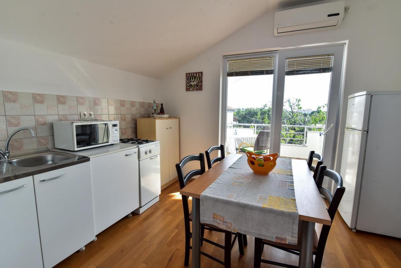 Nena Apartment Sukošan Екстериор снимка